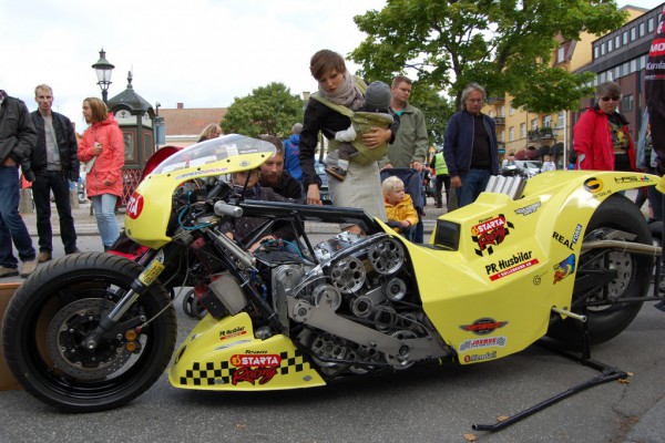 Peter svensson med värdens snabbaste dragrecingmotorcycel