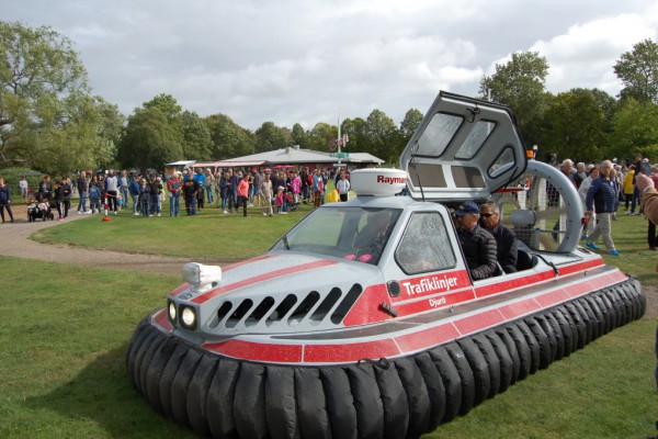 En tur med svävare kunde man prova på