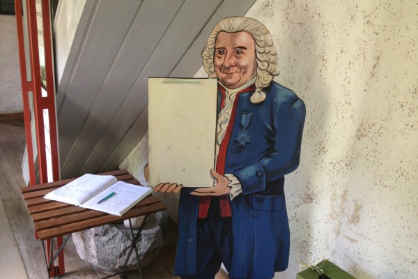 Carl von Linné välkomnar oss.