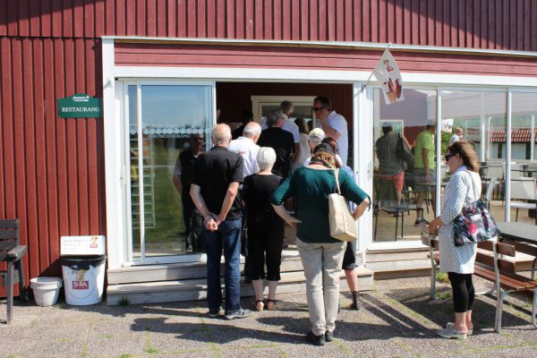 Fika och genomgång av de rätta svaren från bildfrågesporten.