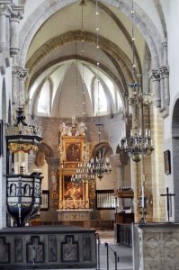 Varnhem interiör kyrkan CS